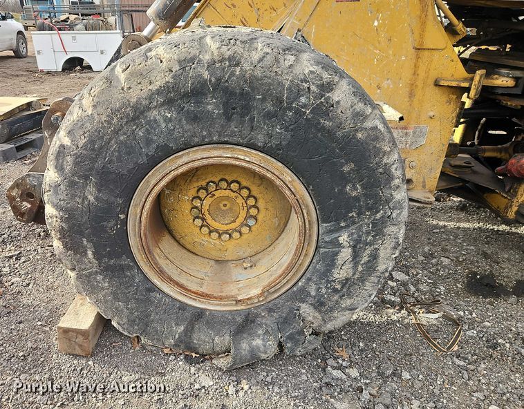 image for item EB8480 1999 Caterpillar 924G wheel loader