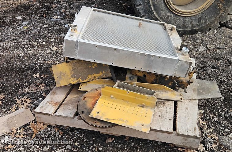 image for item EB8480 1999 Caterpillar 924G wheel loader