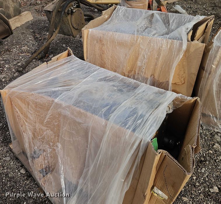 image for item EB8480 1999 Caterpillar 924G wheel loader