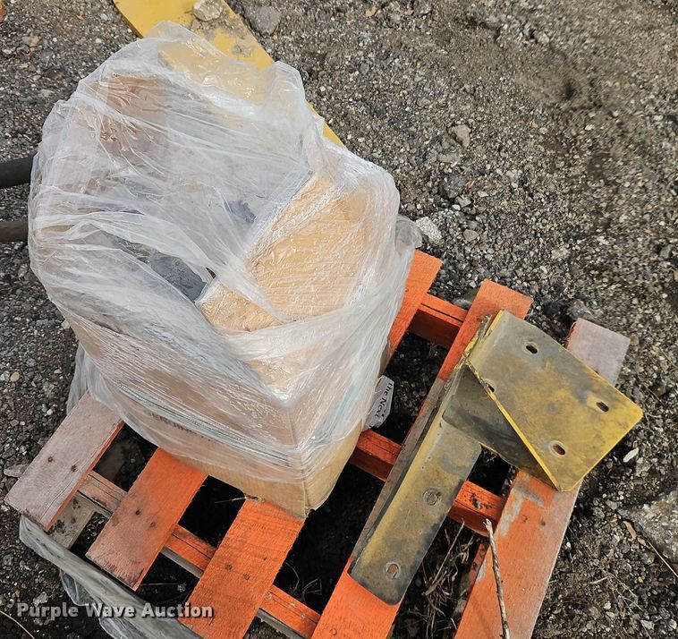 image for item EB8480 1999 Caterpillar 924G wheel loader