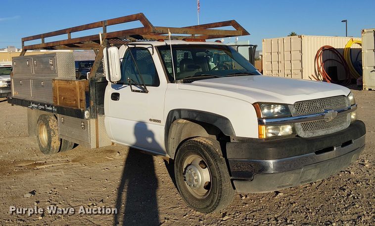image for item EC1318 2004 Chevrolet Silverado 3500 flatbed pickup truck
