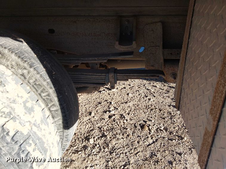 image for item EC1318 2004 Chevrolet Silverado 3500 flatbed pickup truck