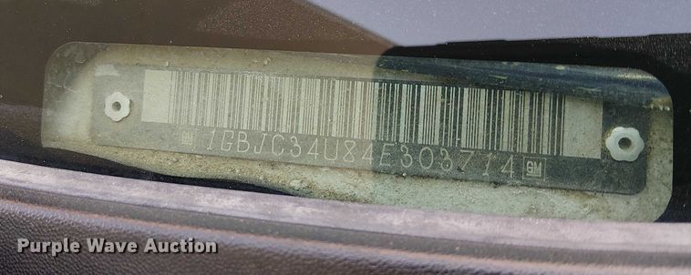 image for item EC1318 2004 Chevrolet Silverado 3500 flatbed pickup truck