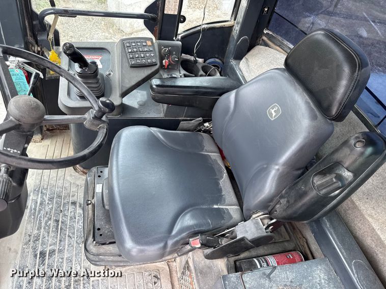 image for item EC4471 2005 John Deere 544J wheel loader