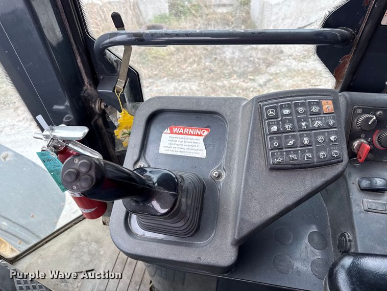 image for item EC4471 2005 John Deere 544J wheel loader