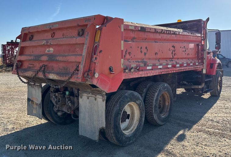 image for item EC4474 2005 International 7500 dump truck