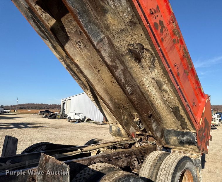 image for item EC4474 2005 International 7500 dump truck