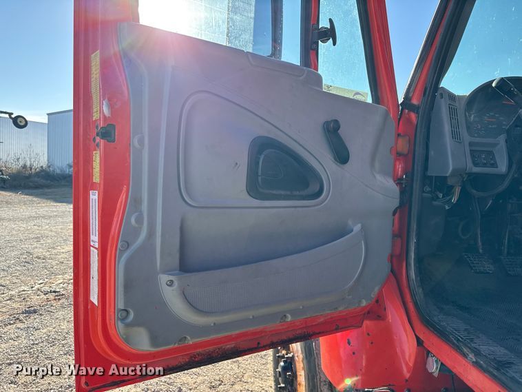 image for item EC4474 2005 International 7500 dump truck