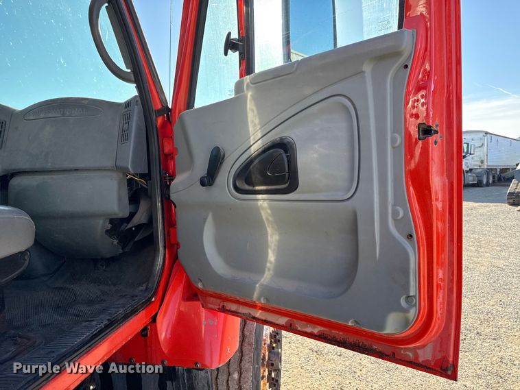 image for item EC4474 2005 International 7500 dump truck