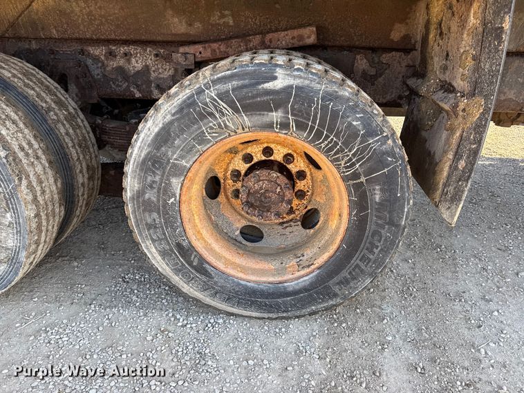 image for item EC4474 2005 International 7500 dump truck