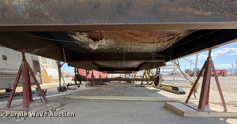 image for item EC8068 2004 UD Module Office mobile office trailer