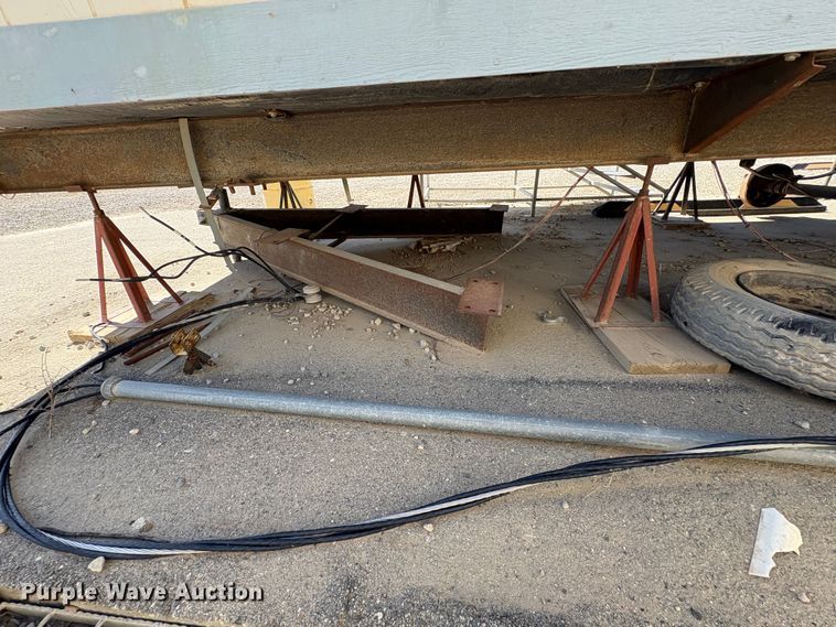 image for item EC8068 2004 UD Module Office mobile office trailer