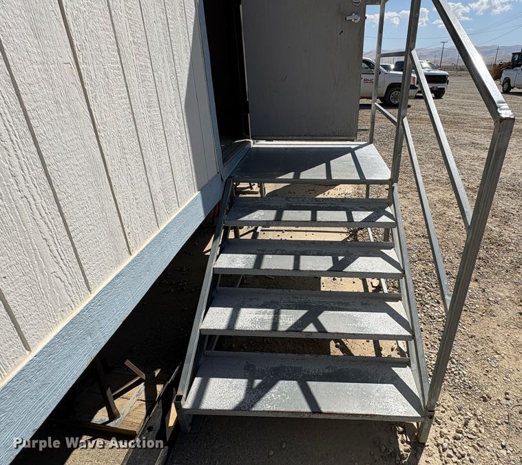 image for item EC8068 2004 UD Module Office mobile office trailer