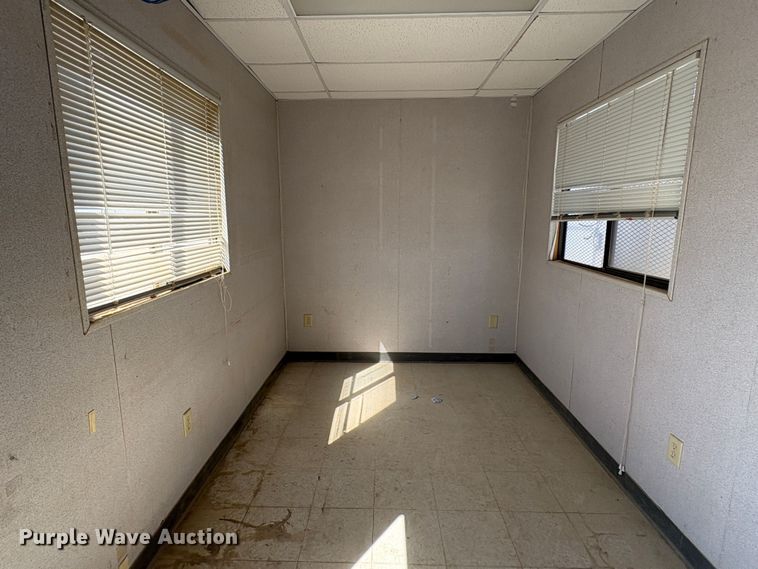 image for item EC8068 2004 UD Module Office mobile office trailer