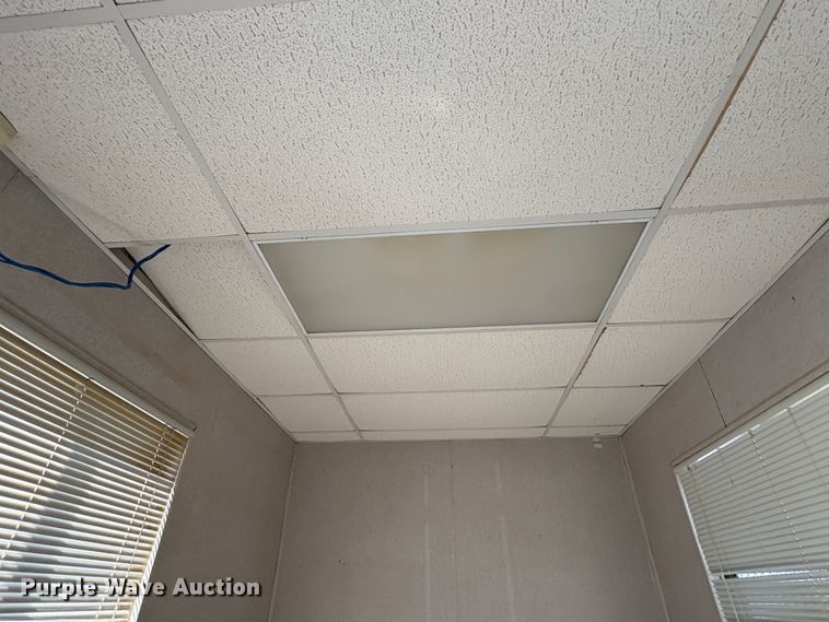 image for item EC8068 2004 UD Module Office mobile office trailer