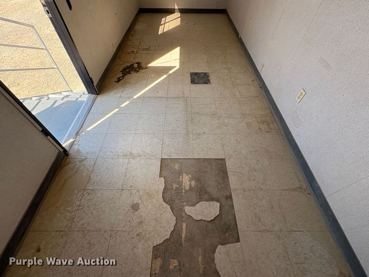 image for item EC8068 2004 UD Module Office mobile office trailer