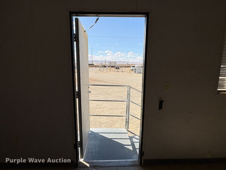 image for item EC8068 2004 UD Module Office mobile office trailer