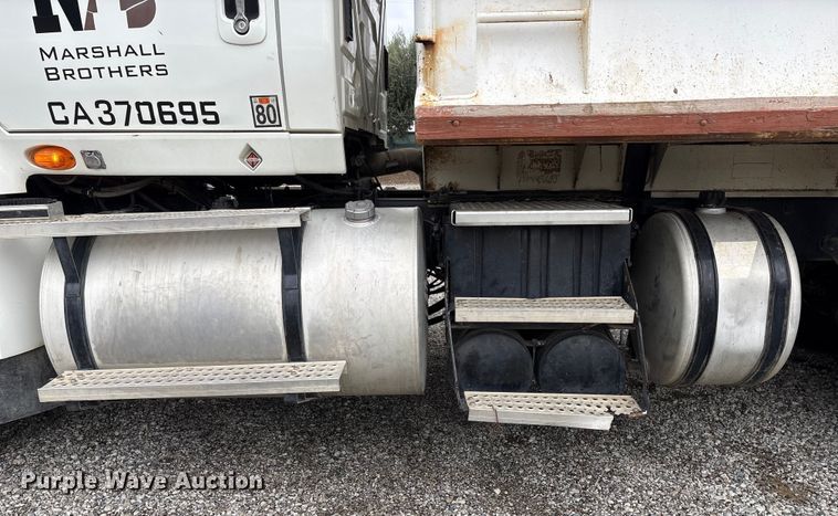 image for item EC8140 2009 International LF627 dump truck