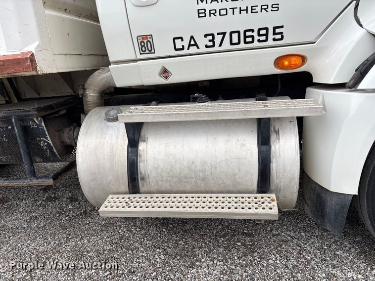 image for item EC8140 2009 International LF627 dump truck