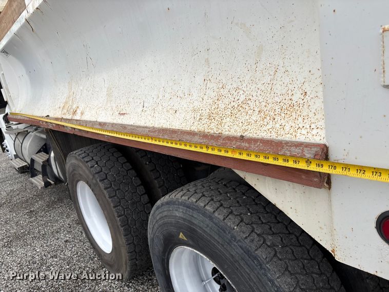 image for item EC8140 2009 International LF627 dump truck