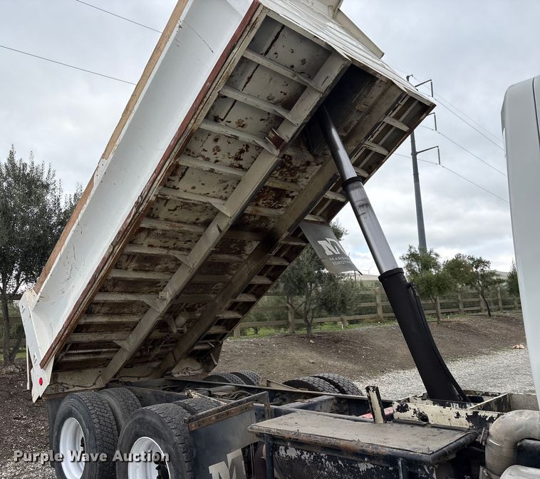 image for item EC8140 2009 International LF627 dump truck