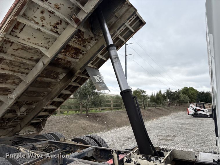 image for item EC8140 2009 International LF627 dump truck