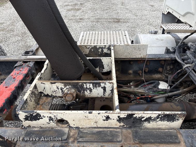 image for item EC8140 2009 International LF627 dump truck