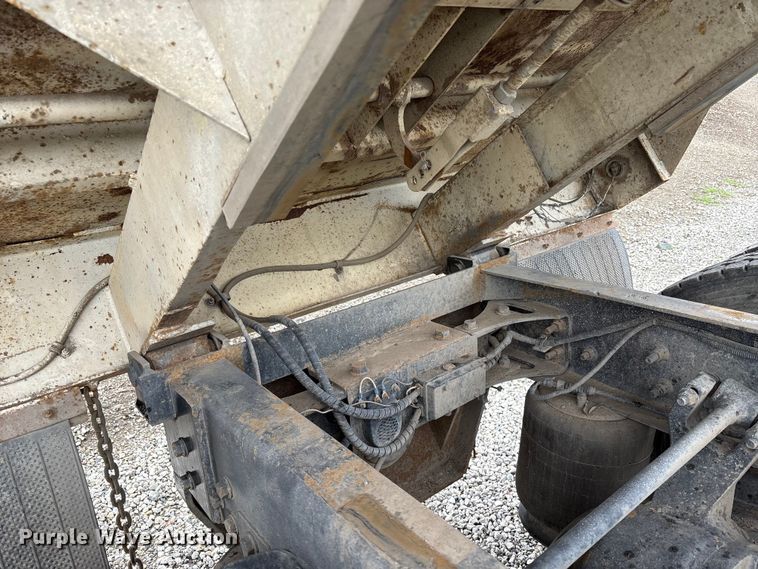 image for item EC8140 2009 International LF627 dump truck
