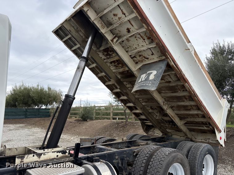 image for item EC8140 2009 International LF627 dump truck