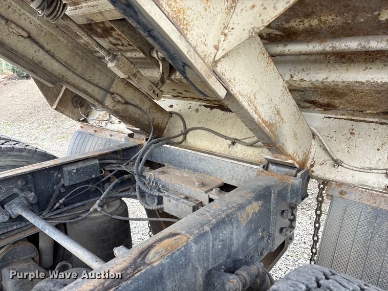 image for item EC8140 2009 International LF627 dump truck