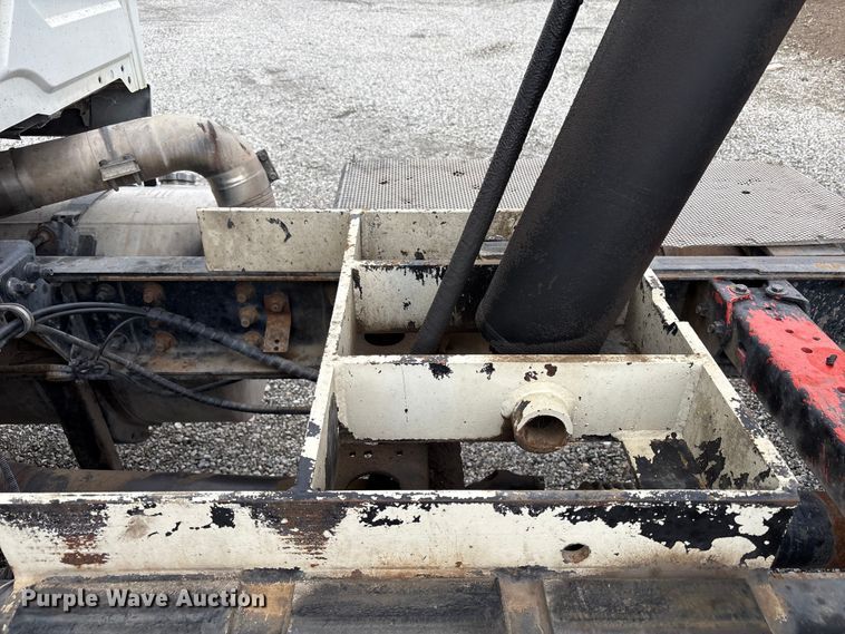 image for item EC8140 2009 International LF627 dump truck