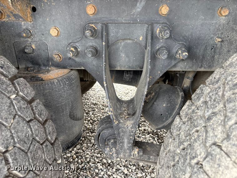 image for item EC8140 2009 International LF627 dump truck