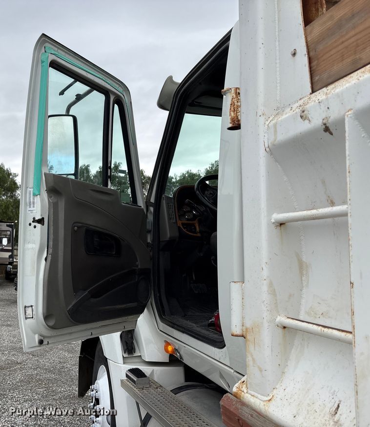 image for item EC8140 2009 International LF627 dump truck