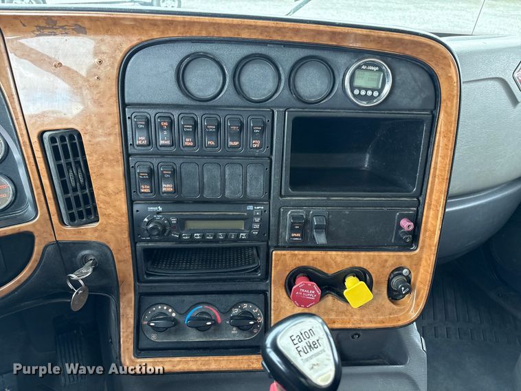 image for item EC8140 2009 International LF627 dump truck