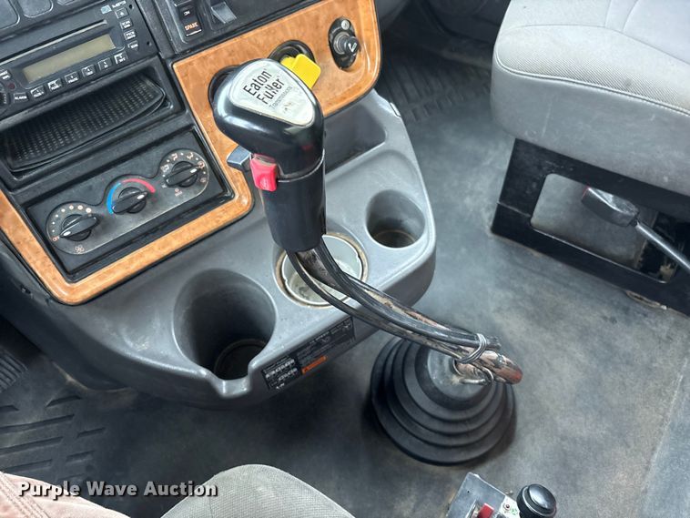 image for item EC8140 2009 International LF627 dump truck