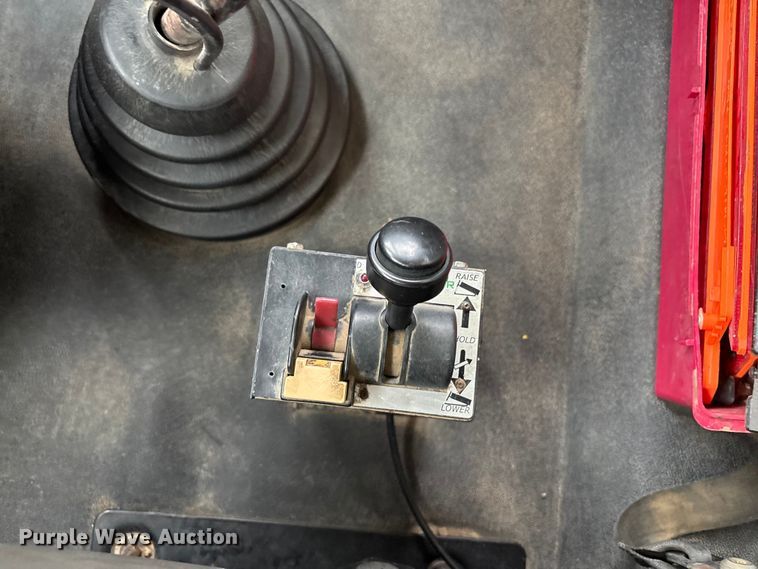 image for item EC8140 2009 International LF627 dump truck