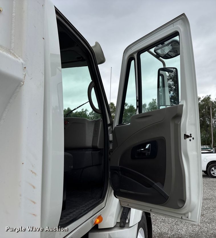 image for item EC8140 2009 International LF627 dump truck