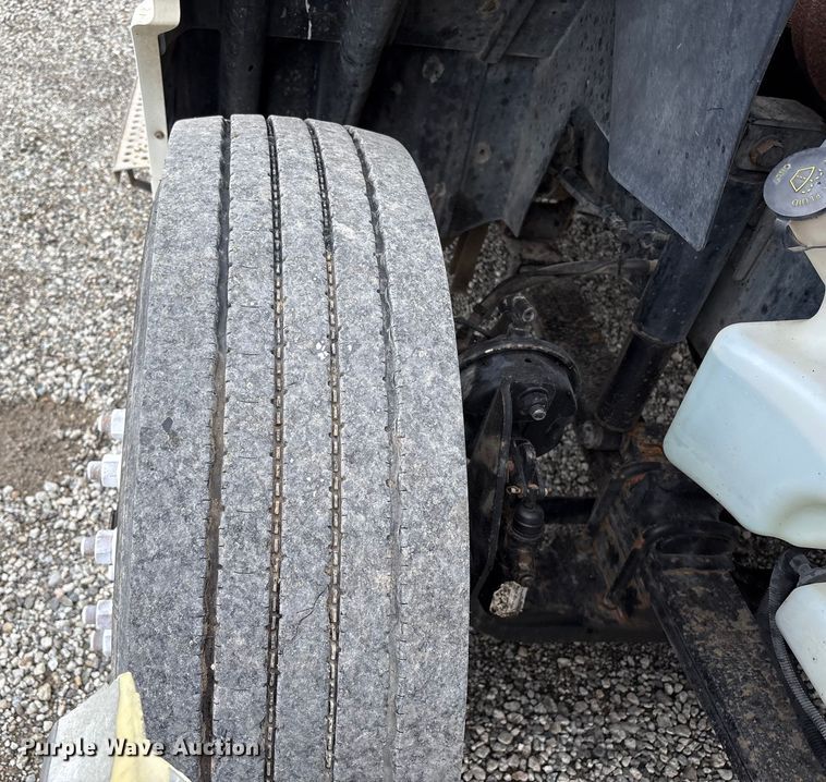 image for item EC8140 2009 International LF627 dump truck