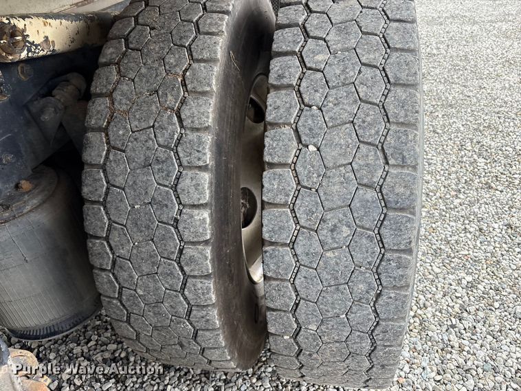 image for item EC8140 2009 International LF627 dump truck