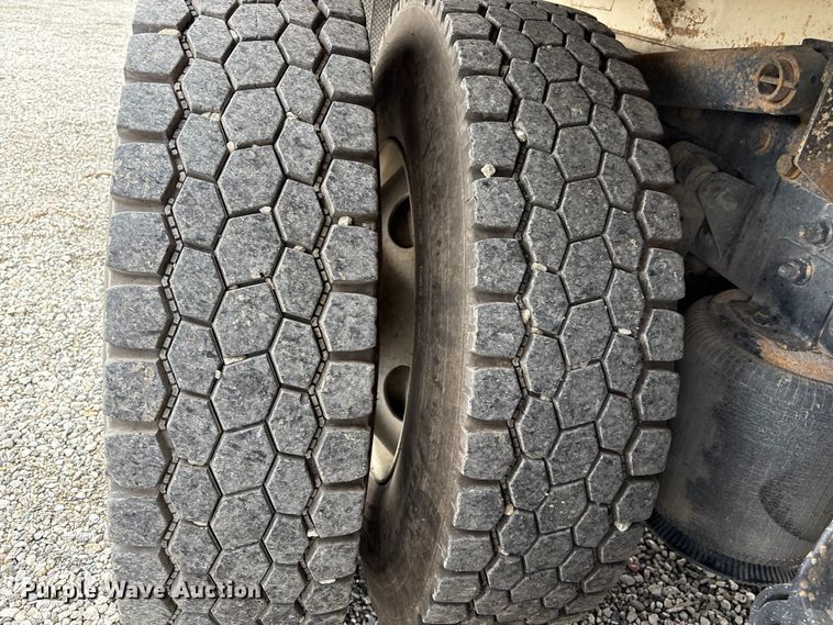 image for item EC8140 2009 International LF627 dump truck