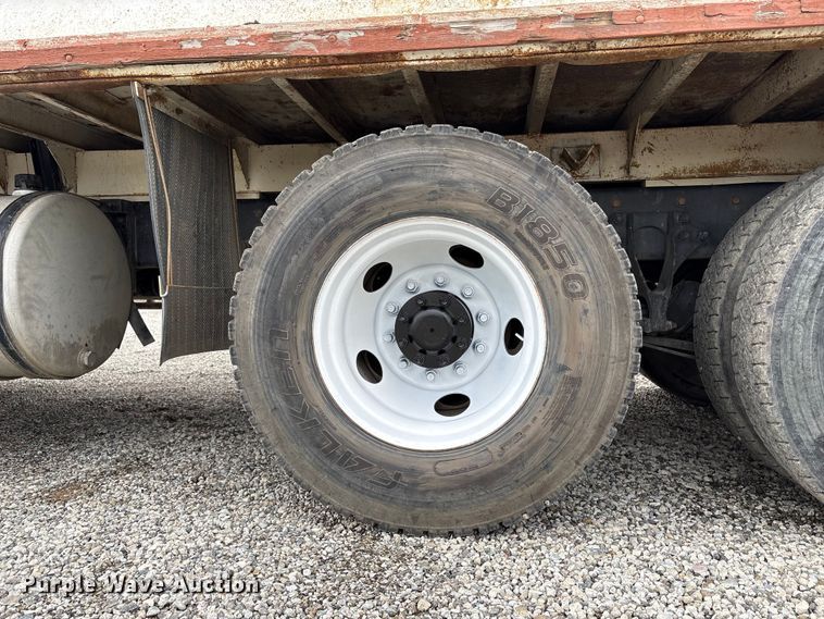 image for item EC8140 2009 International LF627 dump truck