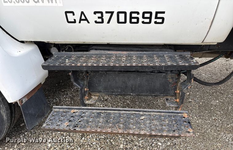 image for item EC8142 2006 Ford F650 dump truck