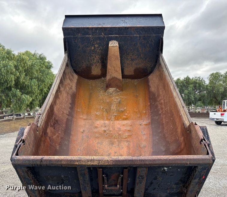 image for item EC8142 2006 Ford F650 dump truck