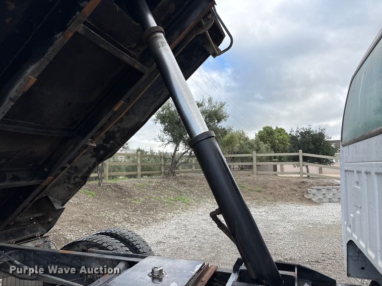 image for item EC8142 2006 Ford F650 dump truck