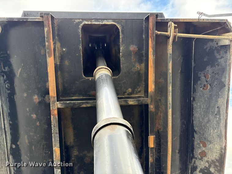 image for item EC8142 2006 Ford F650 dump truck