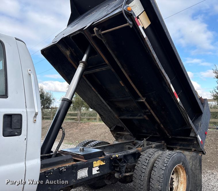 image for item EC8142 2006 Ford F650 dump truck