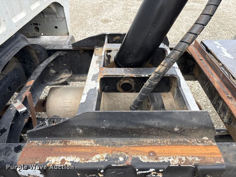 image for item EC8142 2006 Ford F650 dump truck