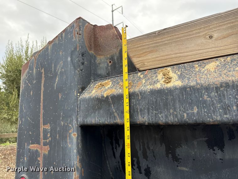 image for item EC8142 2006 Ford F650 dump truck