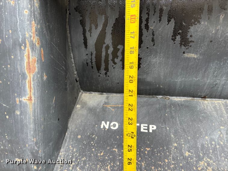 image for item EC8142 2006 Ford F650 dump truck