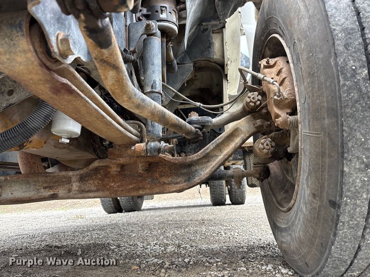 image for item EC8142 2006 Ford F650 dump truck